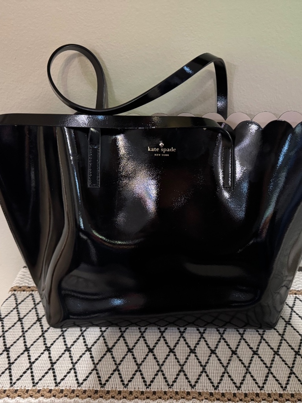 Kate Spade Lily Avenue Carrigan tote- patent black